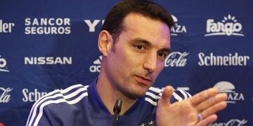 Argentina's coach Lionel Scaloni speaks during a press conference at the Hilton hotel in Tel Aviv on November 17, 2019 ahead of their friendly football match against Uruguay\u002E (Photo by Jack GUEZ / AFP)
