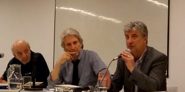 Adrián Scheinkestel - centro (Facebook)