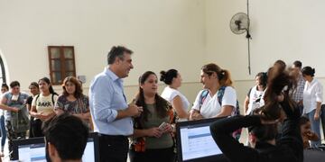 Luis Castellano en la entrega de las tarjetas Alimentar en Rafaela
