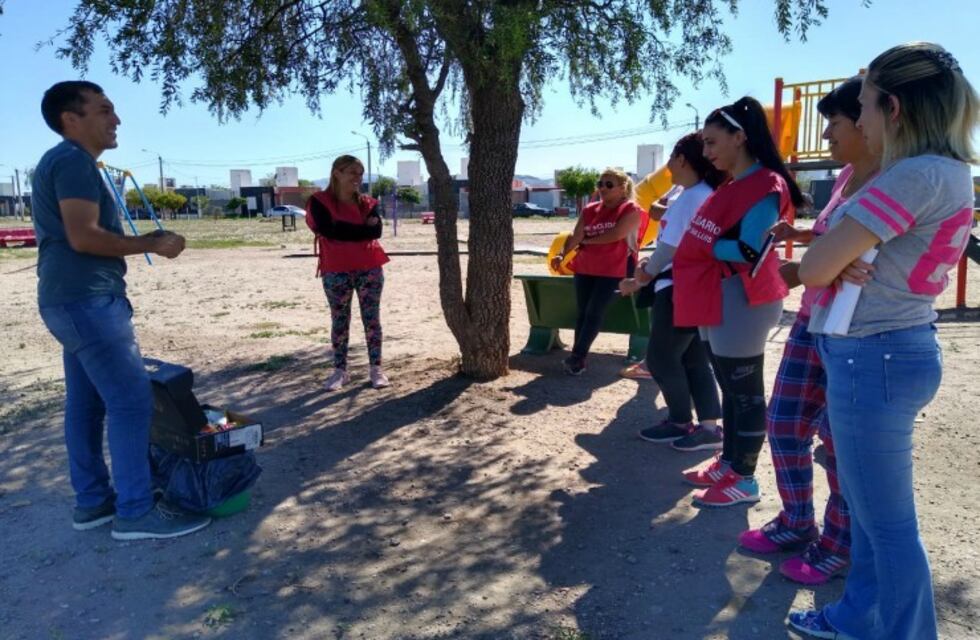 Capacitan a personal de parques en la gestión de residuos y reciclado