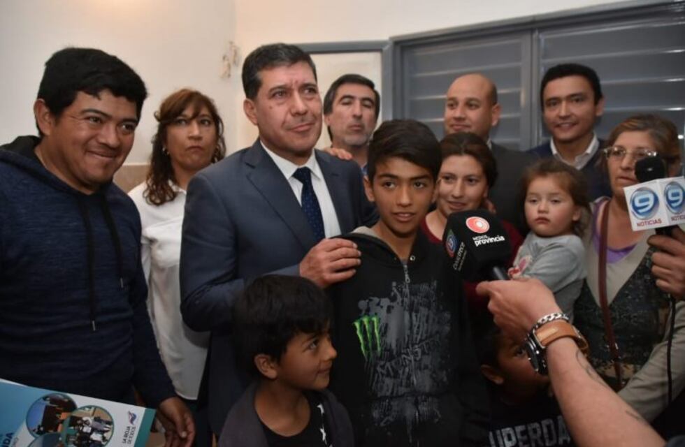 Casas: "La necesidad de la gente no sabe de colores políticos"