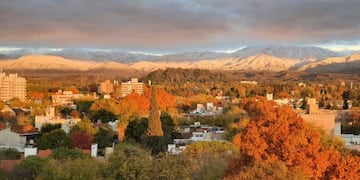 Cordillera nevada en Mendoza\u002E Clima en Mendoza\u002E Frío\u002E Otoño en Mendoza\u002E