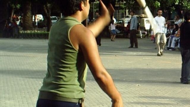 El malabarista fue encontrado en Sarmiento y Pellegrini.