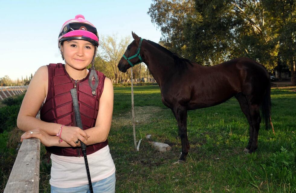 Sigue grave la jocketa mendocina que sufrió una terrible caída en el Hipódromo de Palermo