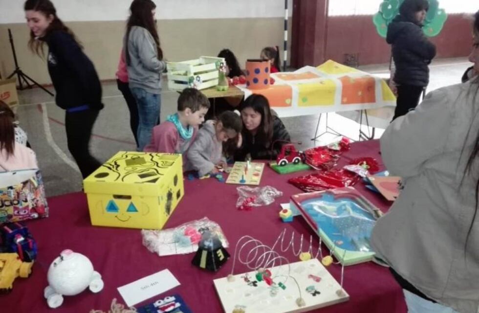 Más de 100 alumnos hicieron juguetes para jardines maternales
