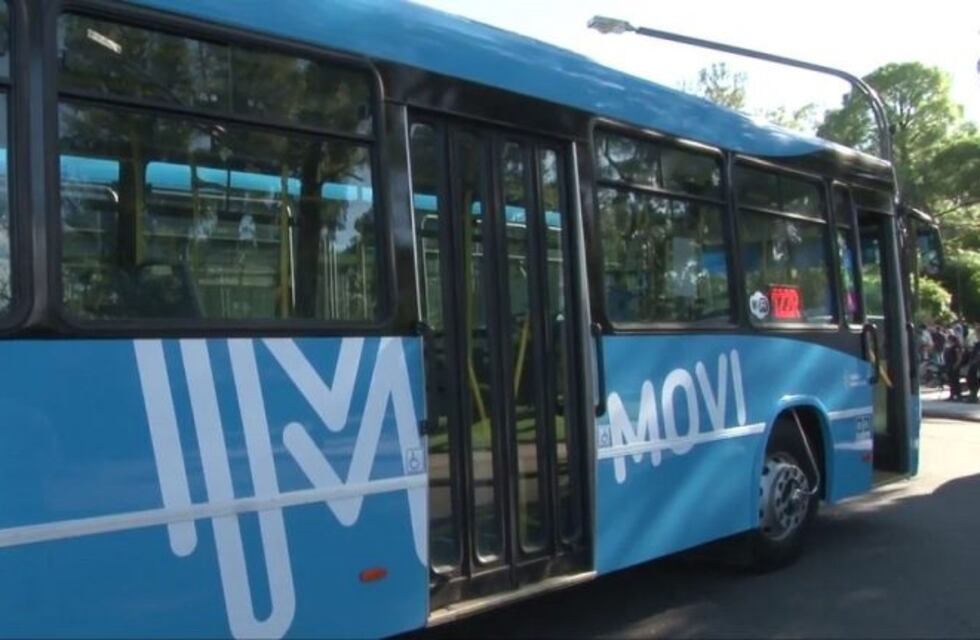Se subió al colectivo sin pagar, amenazó al chofer y fue detenido