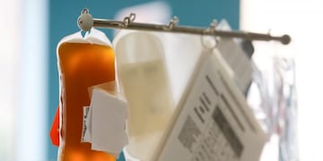 FILE PHOTO: Convalescent plasma from a recovered coronavirus disease (COVID-19) patient is seen at the Central Seattle Donor Center of Bloodworks Northwest during the outbreak in Seattle, Washington, U\u002ES\u002E April 17, 2020\u002E The plasma from recovered patients will be used in an experimental treatment study for current coronavirus patients\u002E REUTERS/Lindsey Wasson/File Photo