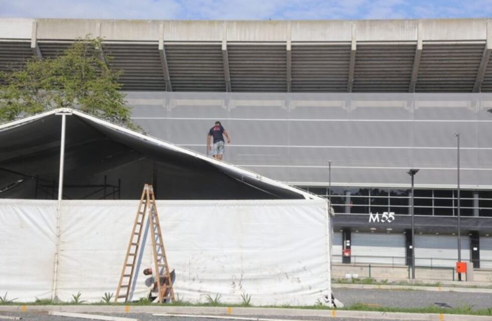 Por la vuelta del fútbol, se desmontó el hospital de campaña de Estudiantes