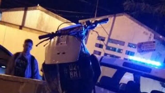 Moto remitida al corralu00f3n municipal de Rosario durante un operativo de control de tru00e1nsito.