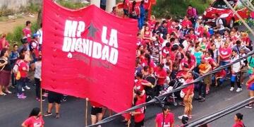 Marcha del Movimiento Popular Dignidad frente a Acción Social de Misiones\u002E (MisionesOnline)