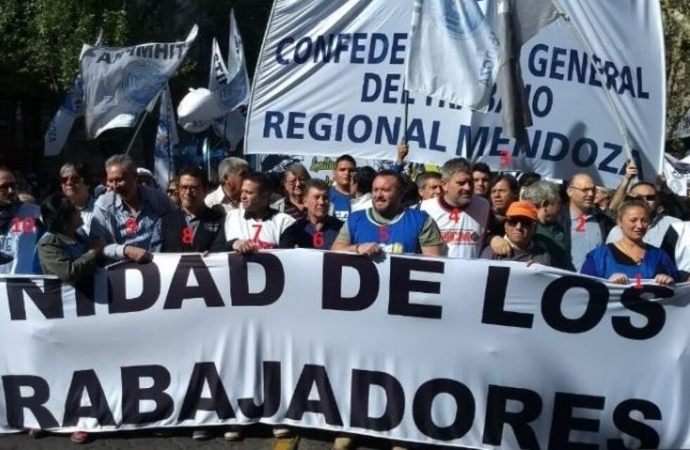 Paro nacional: miles de manifestantes marcharon desde el centro mendocino