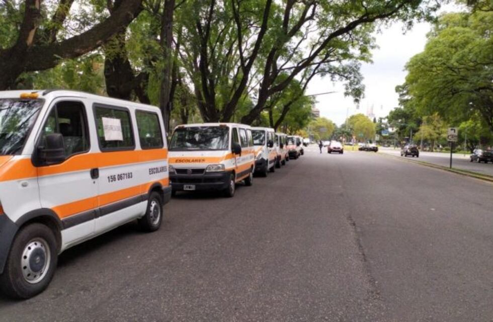 Estiman que hay 400 familias en jaque por la parálisis del transporte escolar