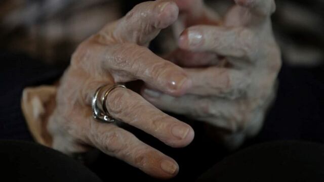 Le sacaron a dos mujeres mayores dinero con el cuento del tío\u002E