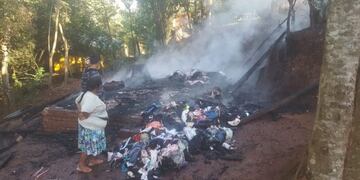 Un incendio hizo desaparecer una casa en Iguazú