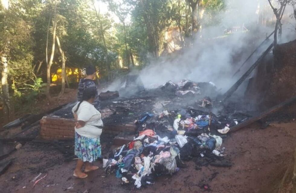 Un incendio hizo desaparecer una casa en Iguazú