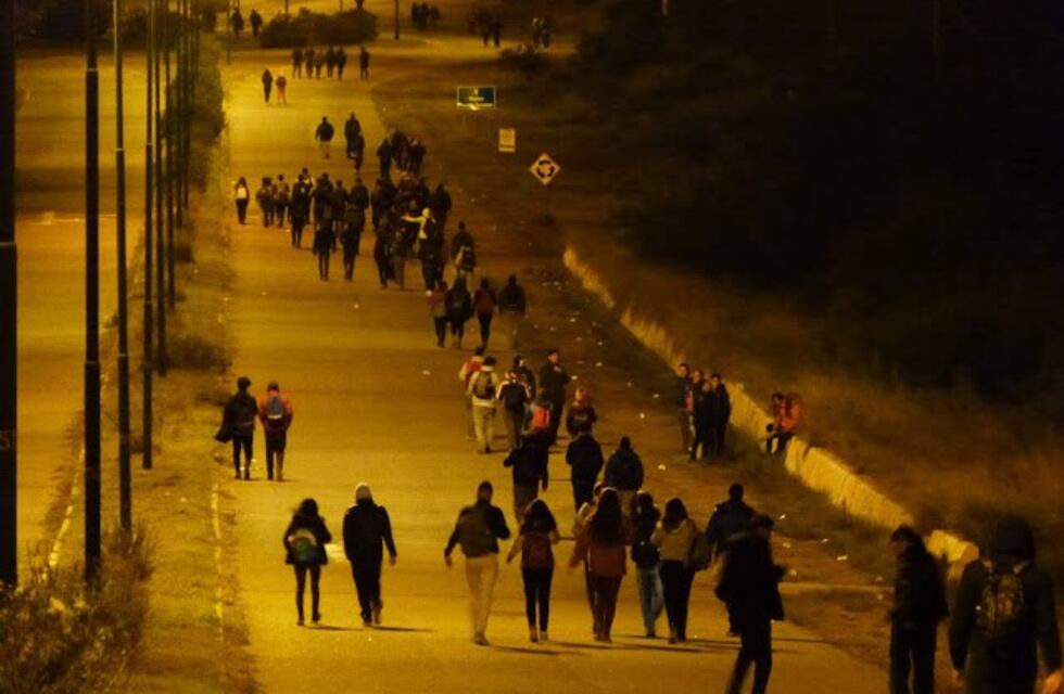 Decenas de fieles comenzaron a peregrinar hacia Villa de la Quebrada