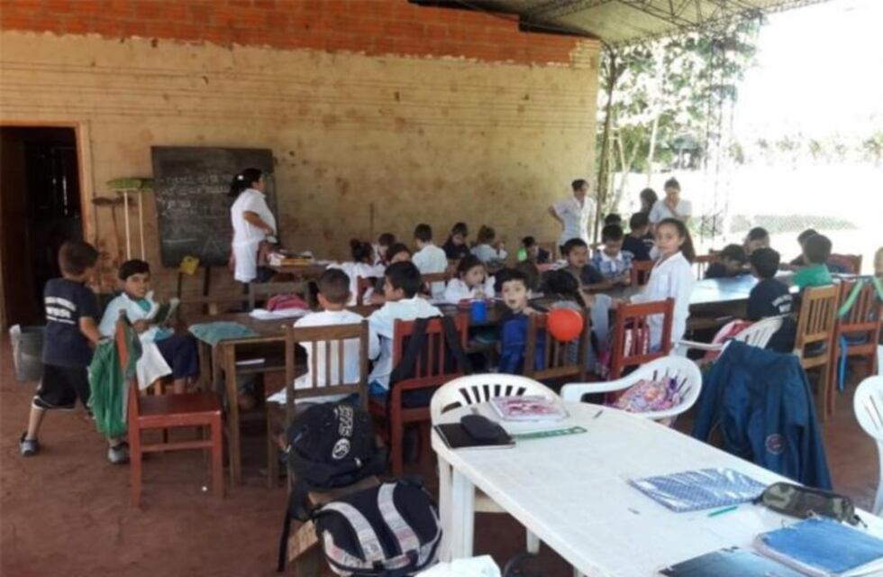 Eldorado: tienen clases en un quincho debido a las condiciones de la escuela