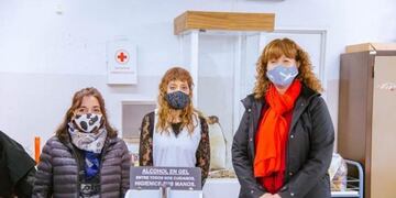 Entrega de dispensadores de alcohol en gel