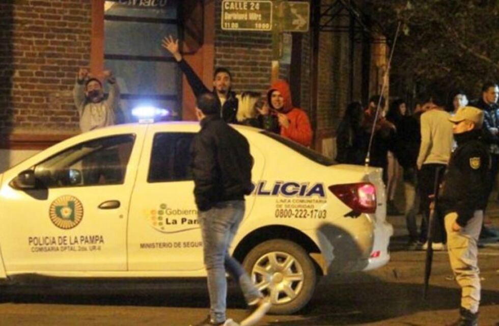 Un apuñalado y dos detenidos después de una pelea a la salida de un boliche