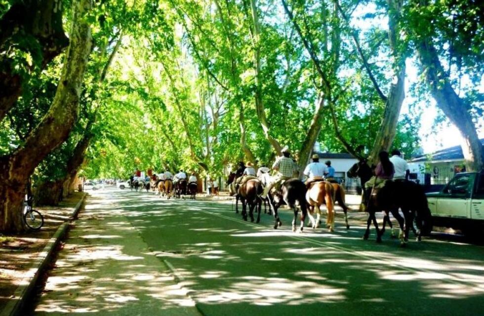 Se realiza el tradicional Desfile Unión de los Pueblos de Colonia Caroya