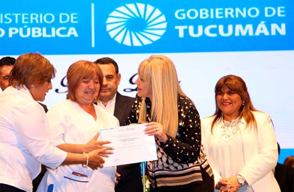 Los enfermeros festejaron su día en el teatro Mercedes Sosa