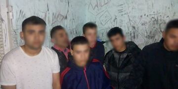 Los presuntos delincuentes fueron capturados durante un amplio operativo cerca de Avenida Uriburu\u002E (@minsegsf)