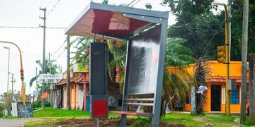 Instalan en Paraná nuevas garitas que tienen datos sobre líneas y recorridos del transporte