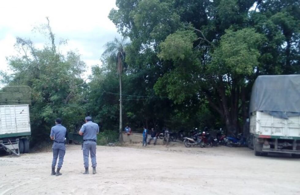 La frontera es un colador: camiones estacionan en pasos clandestinos para descargar mercadería