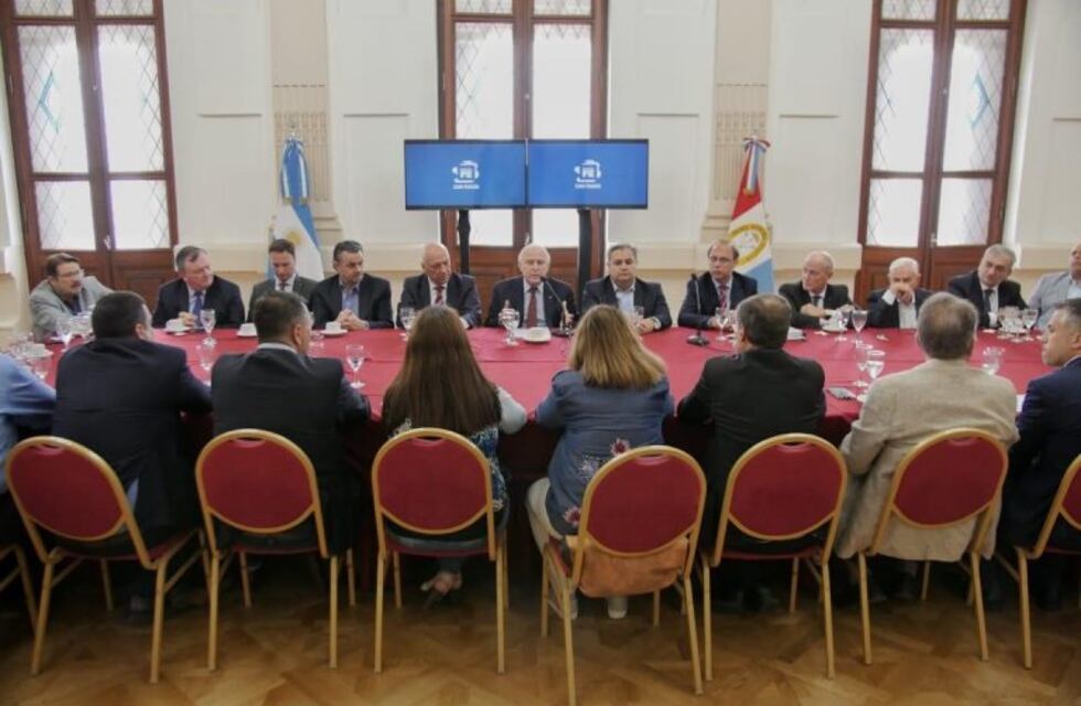 Lifschitz convocó a los legisladores nacionales satafesinos por la deuda de Nación