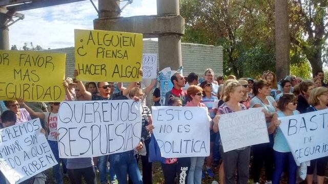Movilizaciu00f3n de vecinos de Fray Luis Beltru00e1n por la gran cantidad de robos en la localidad