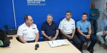 Pablo Berardo, Gustavo Benedetti, Diego Rodriguez y Milton Ullua autoridades policiales y municipales de Arroyito