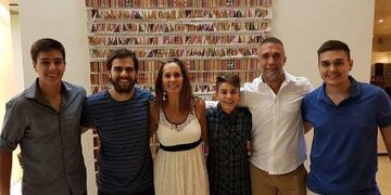 Gabriel Batistuta y su familia\u002E (Instagram)