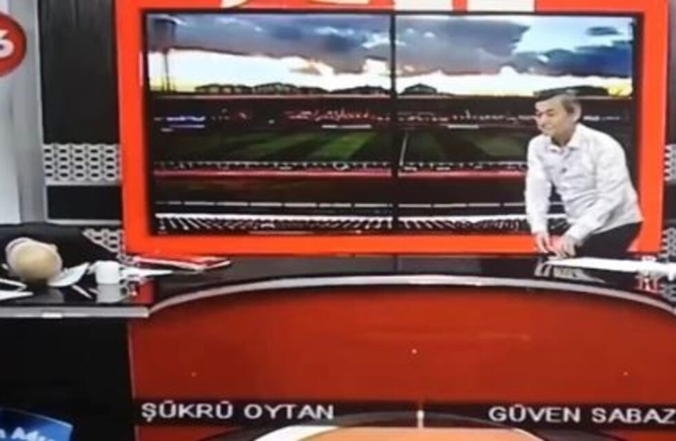 Conductor de TV se desploma al aire tras sufrir un ataque cardíaco