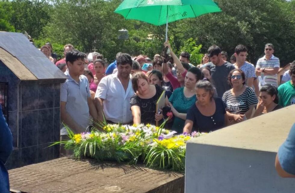 En medio de una jornada electoral, despidieron los restos de Vilma Mercado