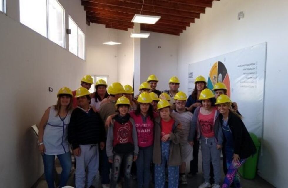 Integrantes del Centro de Día Caminemos Juntos visitaron la Planta de Separación de Residuos