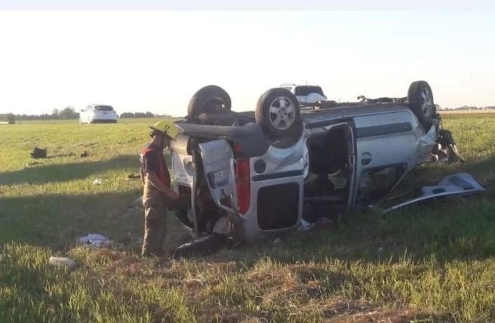 Está muy grave una de las personas heridas tras un vuelco en la autopista Rosario-Córdoba