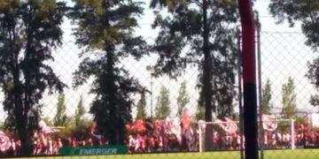 Barras visitaron al plantel de Newell's en Bella Vista\u002E (@FabriJGonzalez)