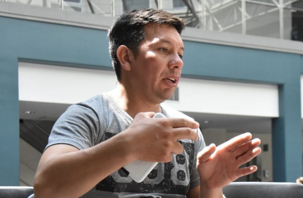 A toda velocidad, subió a la vereda en su camioneta y casi mata a dos chicos