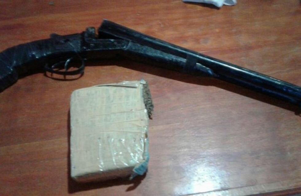 Secuestraron medio kilo de marihuana y una escopeta en un allanamiento por amenazas
