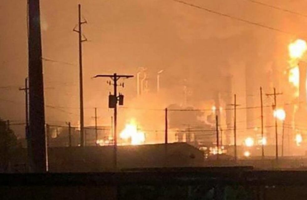 Una explosión en una planta química de Texas obligó a evacuar la zona