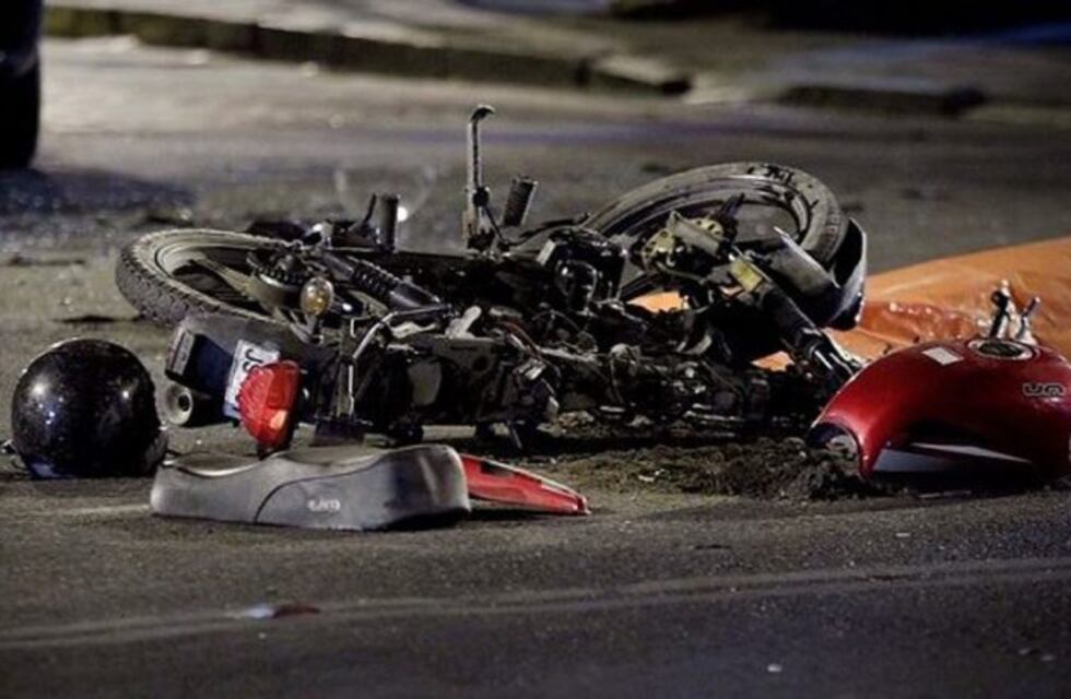 Un motociclista murió tras chocar con un colectivo en la ruta 11