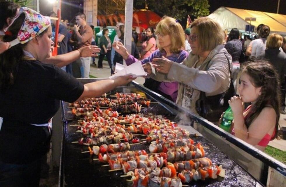 Colectividades: ya podés encargar tu plato de forma virtual