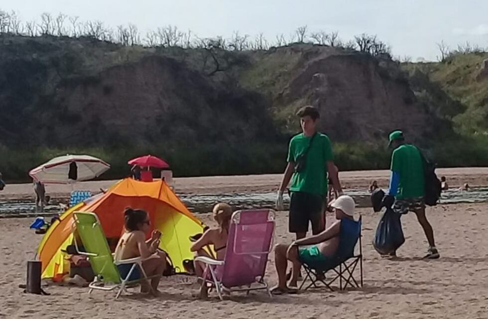 En Nono, jóvenes ambientalistas patrullan las costas de los ríos