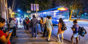 Parada de colectivo en Salta\u002E (El Tribuno)