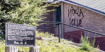 Pintadas en la UNC de Bariloche\u002E