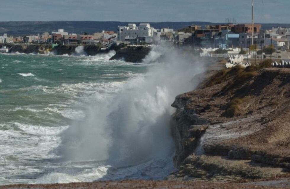Las Grutas: la sudestada golpeó las costas de Río Negro