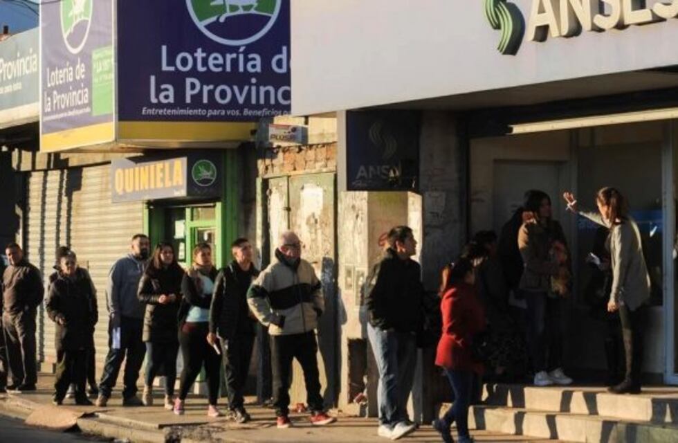 El Gobierno adelantó el pago del bono para jubilados, pensionados y beneficiarios de la AUH