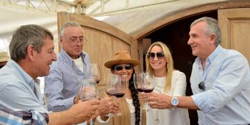 Fernando Dupont y el gobernador Morales, en la bodega de Maimará, Jujuy