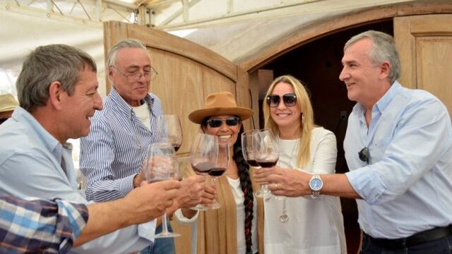 Fernando Dupont y el gobernador Morales, en la bodega de Maimará, Jujuy