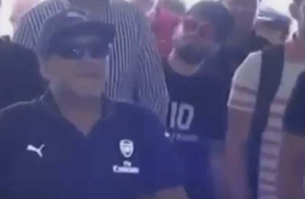 Maradona llegó a Marruecos en donde jugará un partido por la Paz